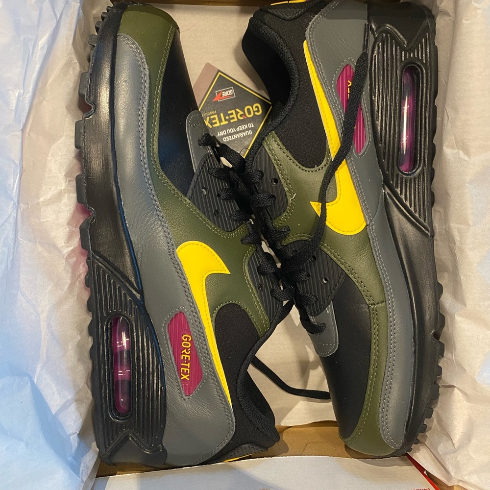 Nike Air Max 90 GORE-TEX sneakers